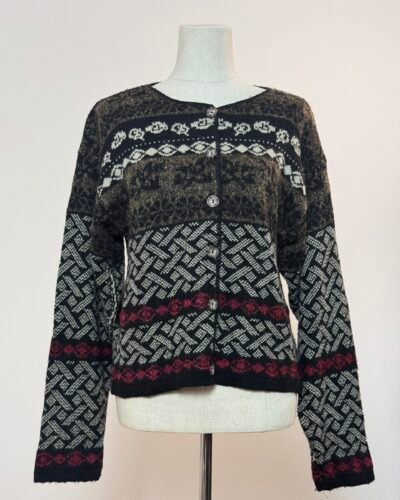 Cardigan marrón con franjas horizontales