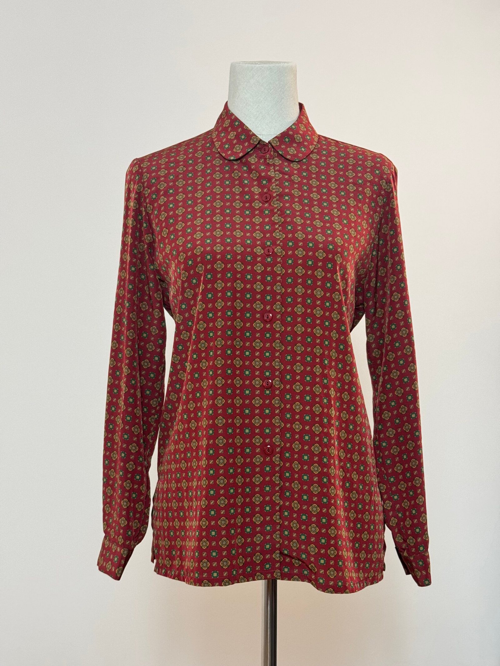 Blusa de manga larga roja con estampado