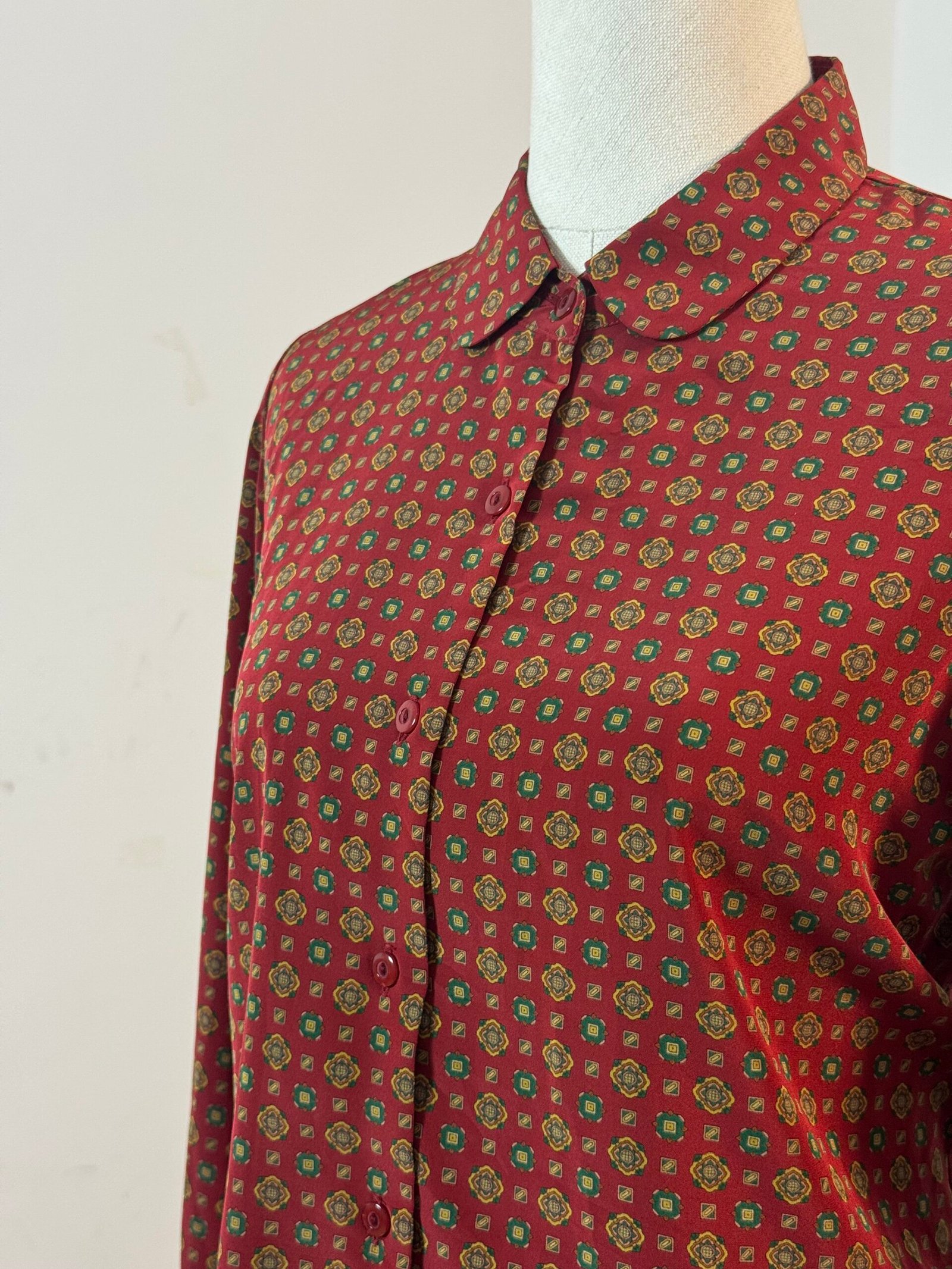 Blusa de manga larga roja con estampado - Imagen 6