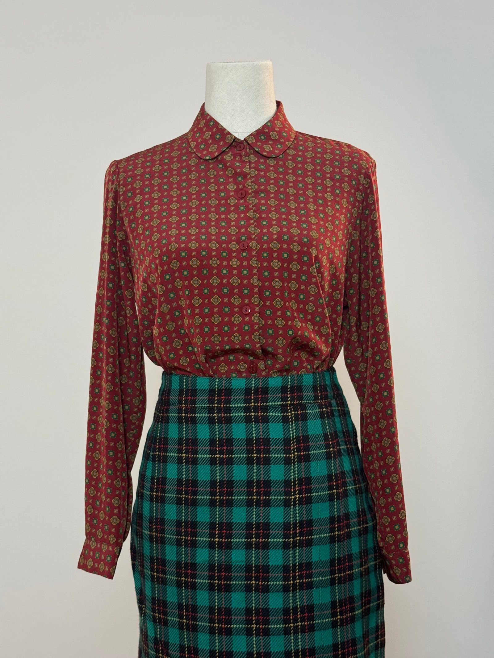 Blusa de manga larga roja con estampado - Imagen 2