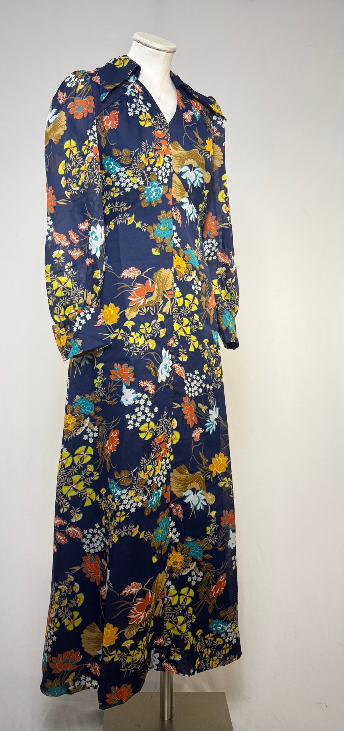 Maxi vestido años 70 azul con estampado floral - Imagen 2