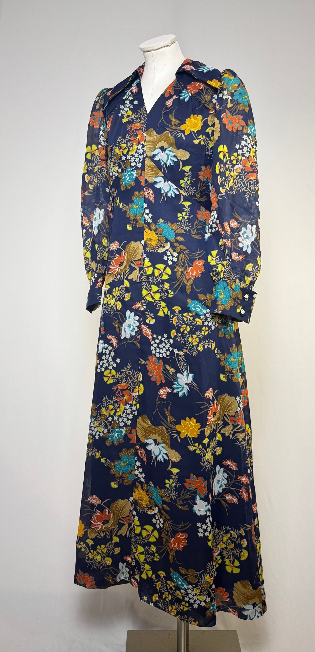 Maxi vestido años 70 azul con estampado floral - Imagen 3