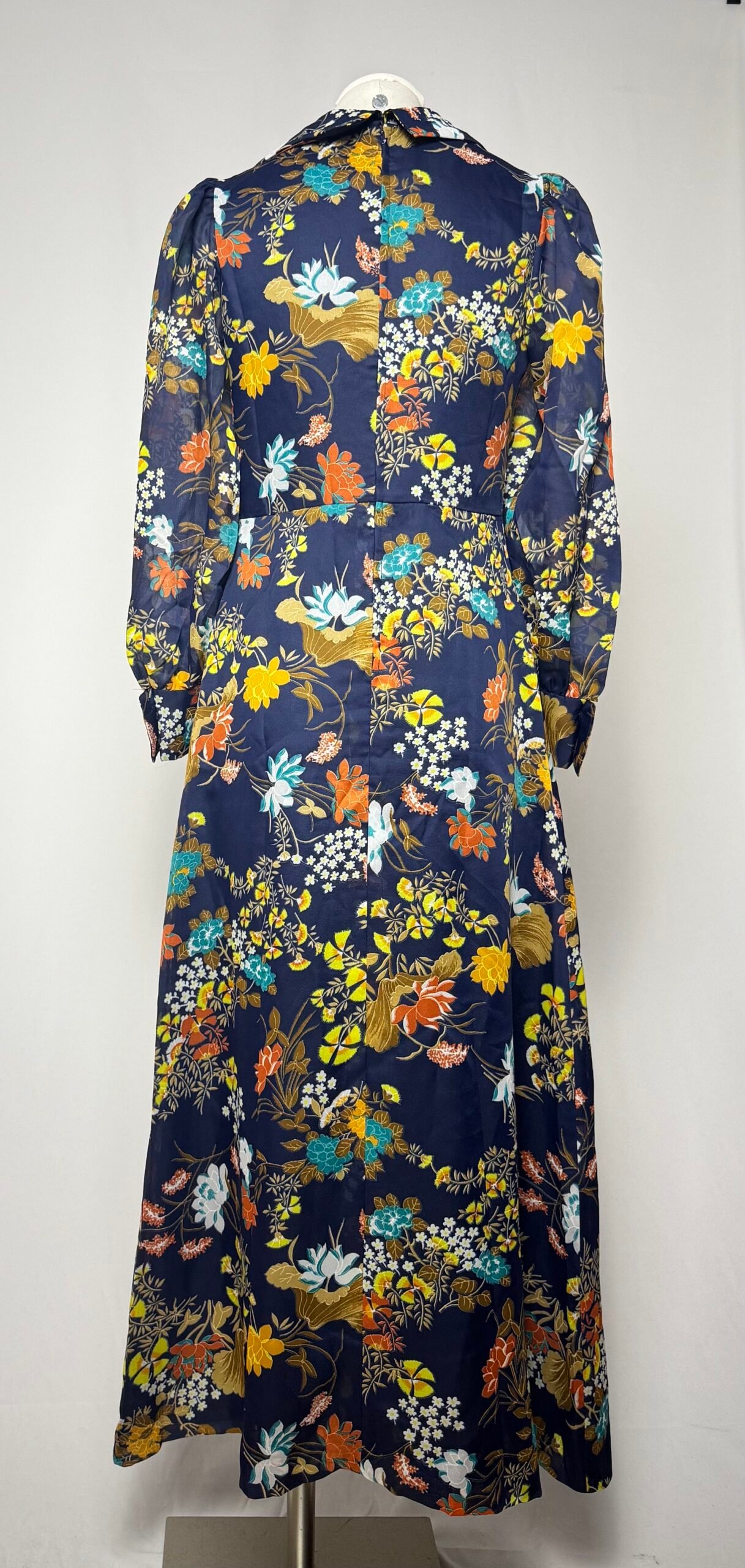 Maxi vestido años 70 azul con estampado floral - Imagen 4