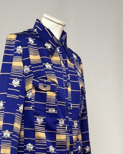 Vestido de manga larga azul con estampado Art Decó