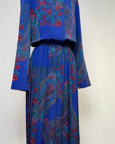 Vestido de manga larga azul pavo con estampado tipo cashemira