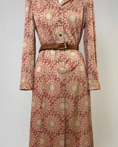 Vestido de manga larga en tonos rosa y rojo