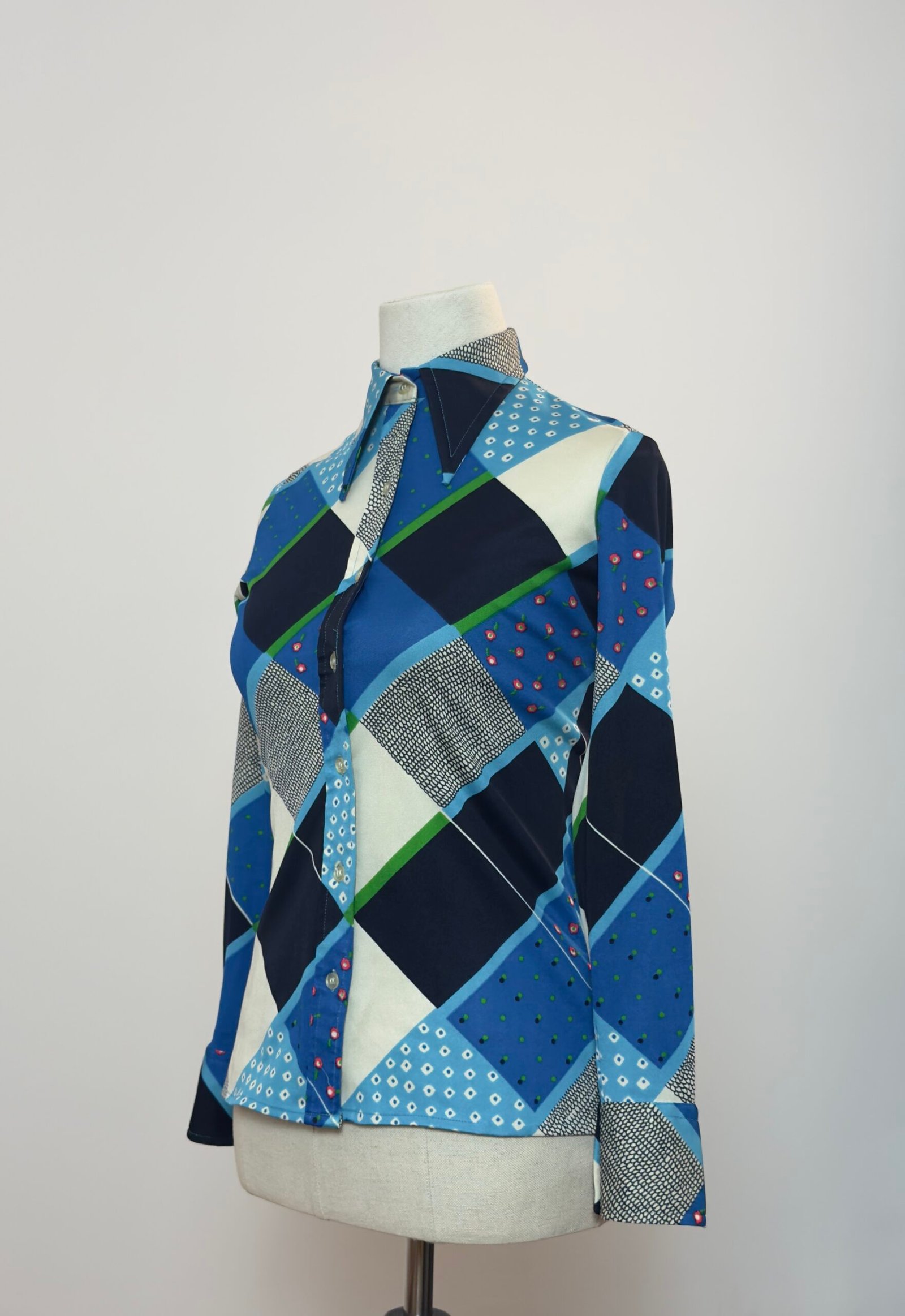 Blusa años 70 de manga larga con rombos azules - Imagen 2