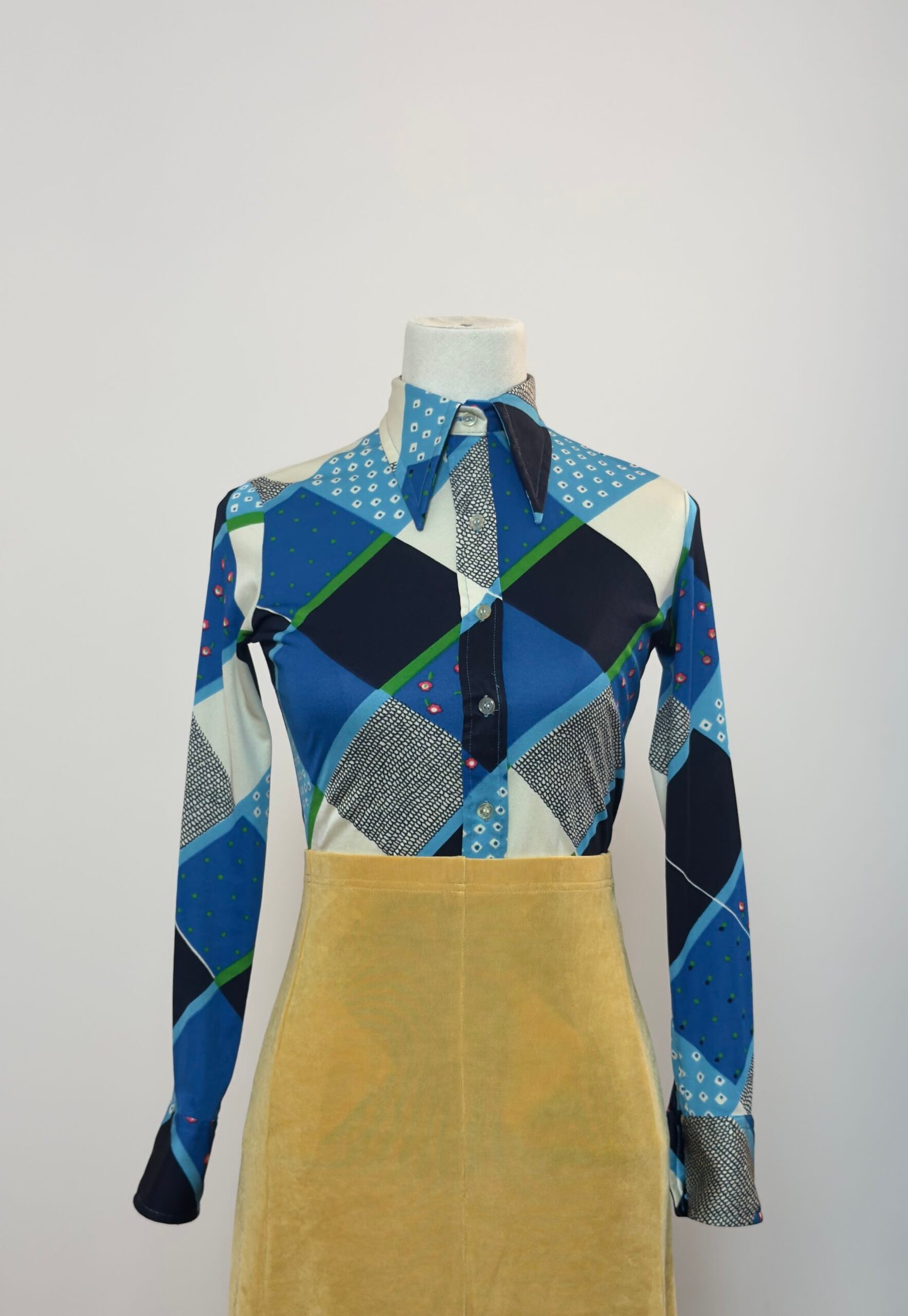 Blusa años 70 de manga larga con rombos azules - Imagen 8