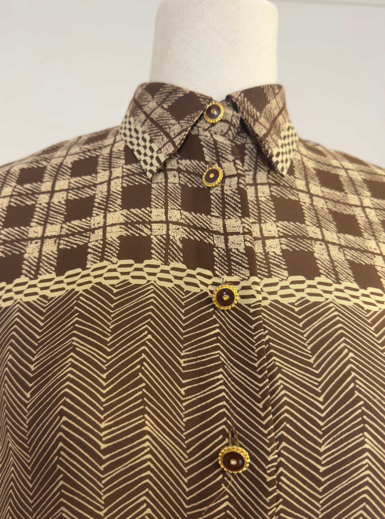 Blusa de manga larga en tonos chocolate - Imagen 4