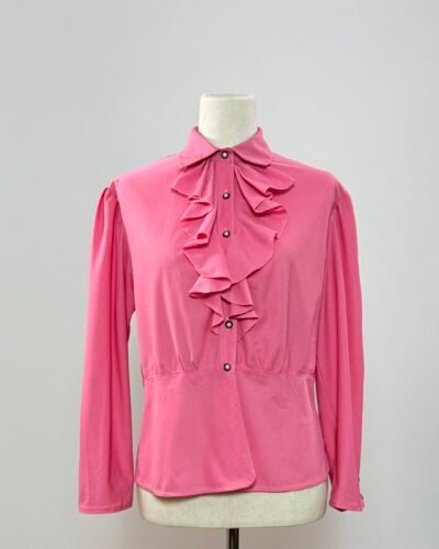 Blusa de manga larga rosa chicle con chorreras