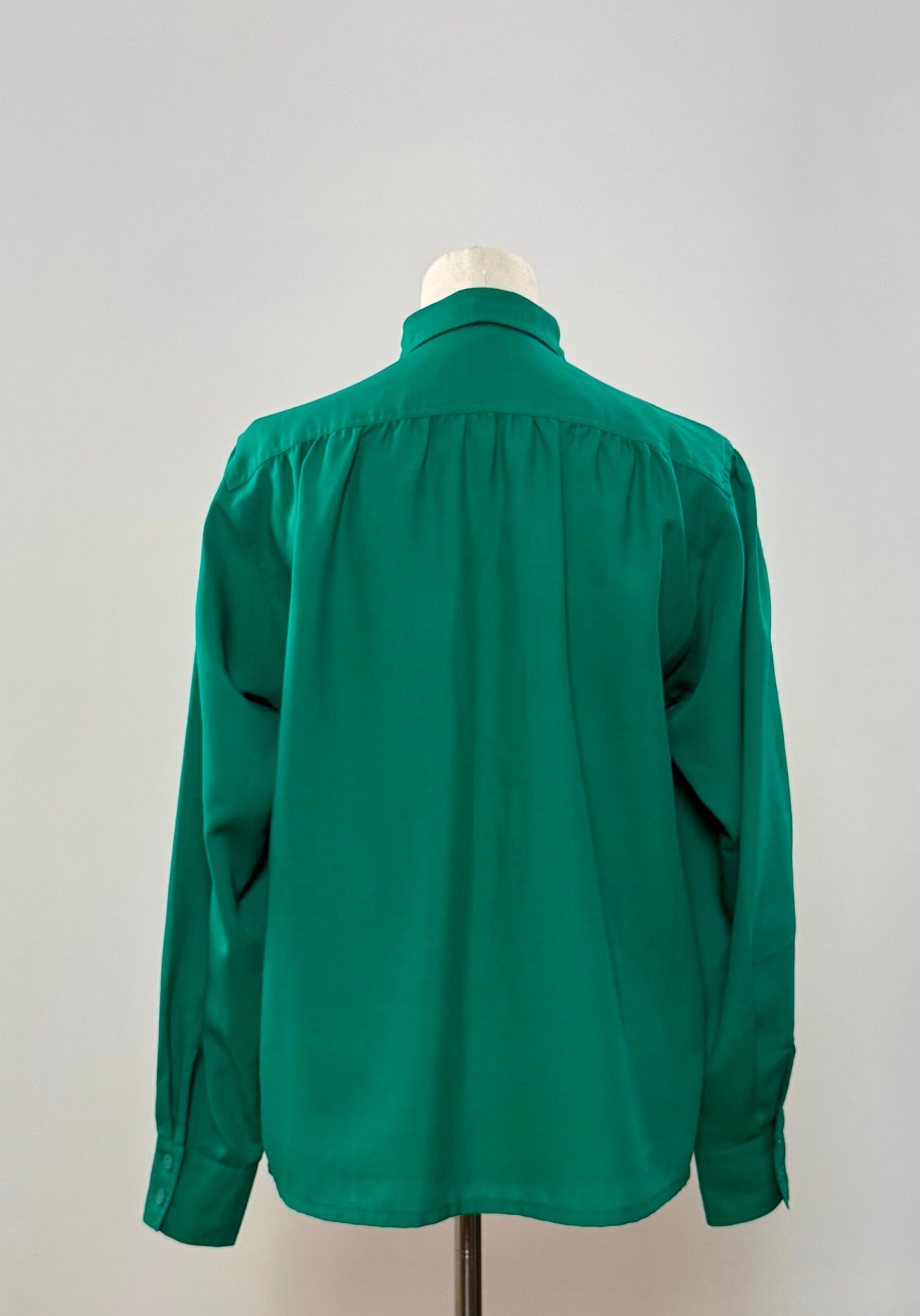 Blusa de manga larga verde esmeralda con lazada (copia) - Imagen 4