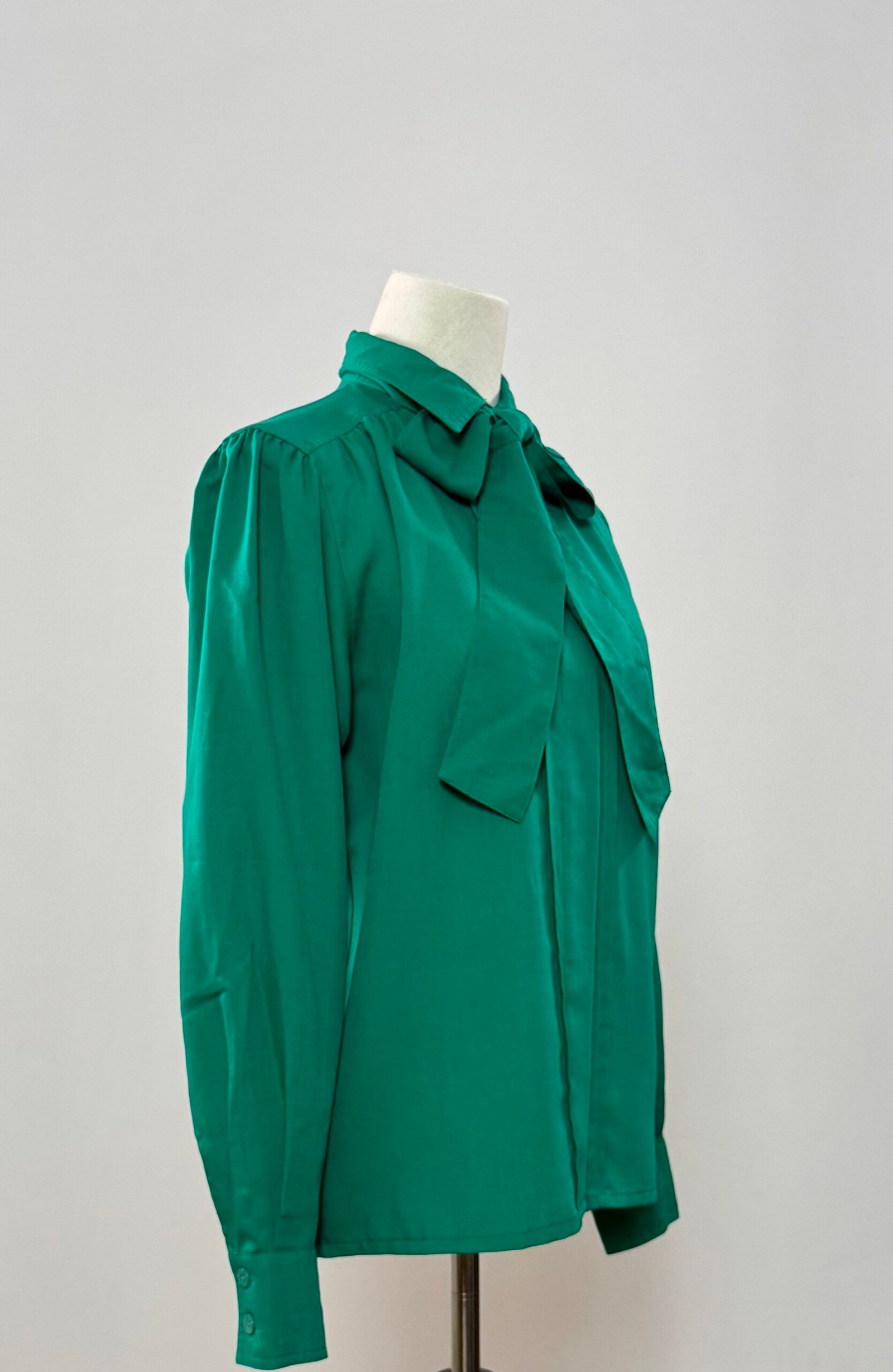 Blusa de manga larga verde esmeralda con lazada (copia) - Imagen 6