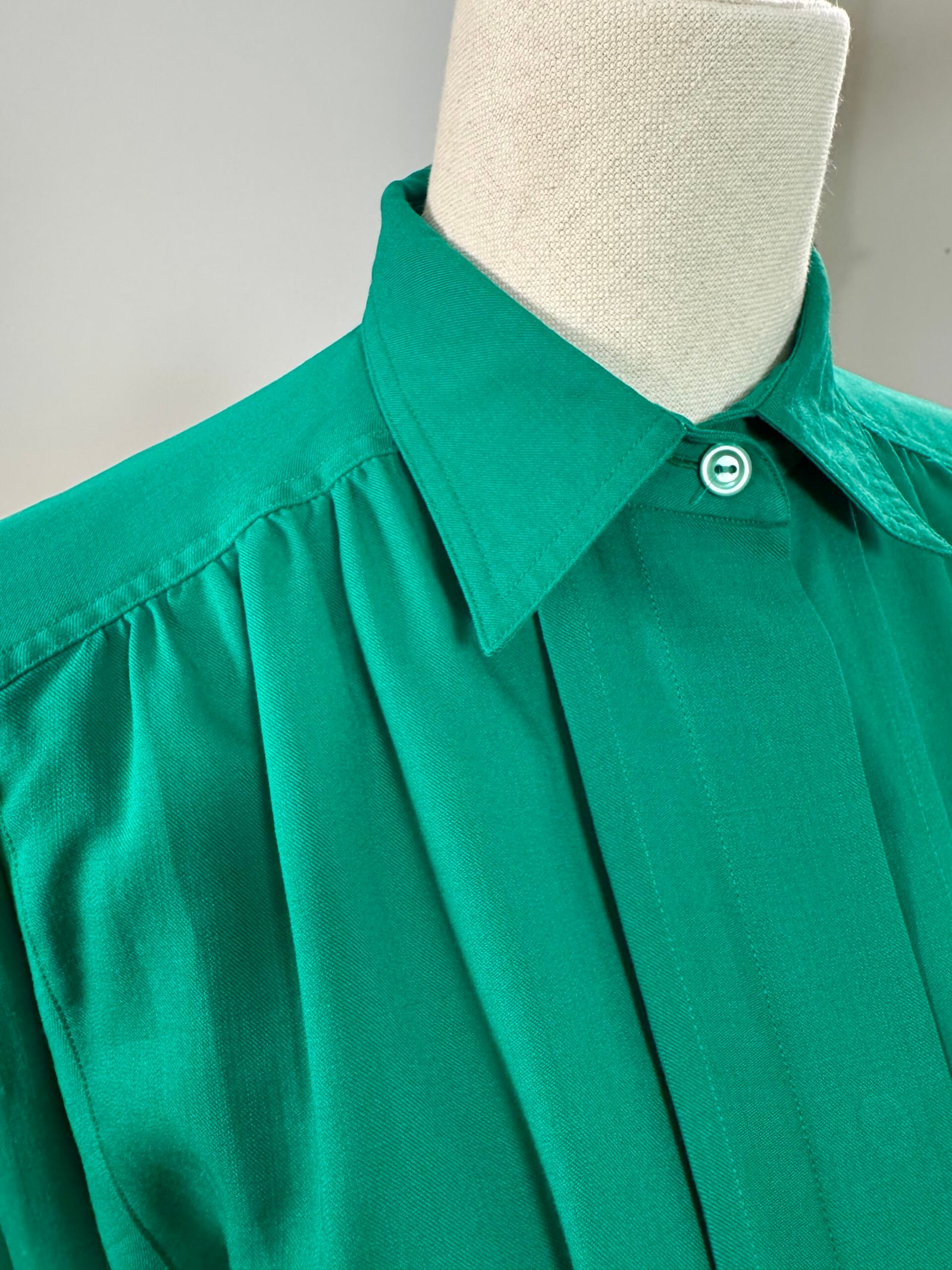 Blusa de manga larga verde esmeralda con lazada (copia) - Imagen 8