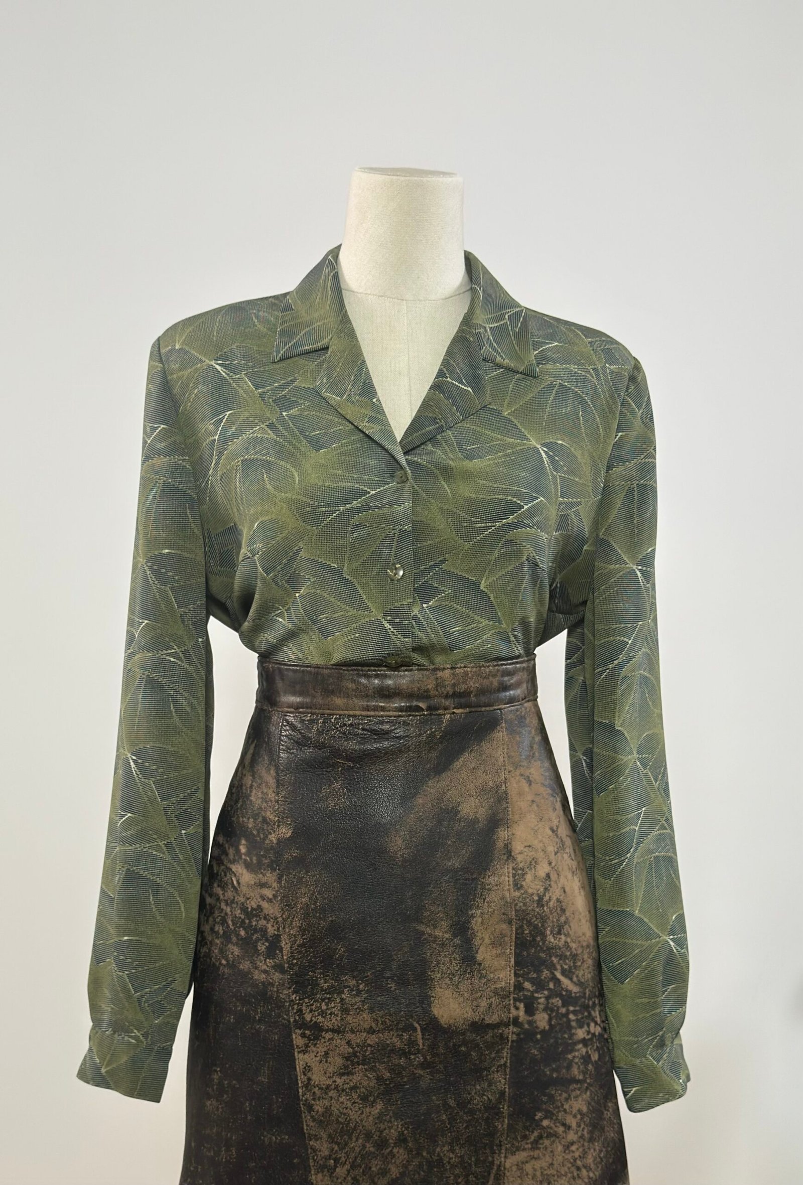 Blusa de manga larga verde caqui