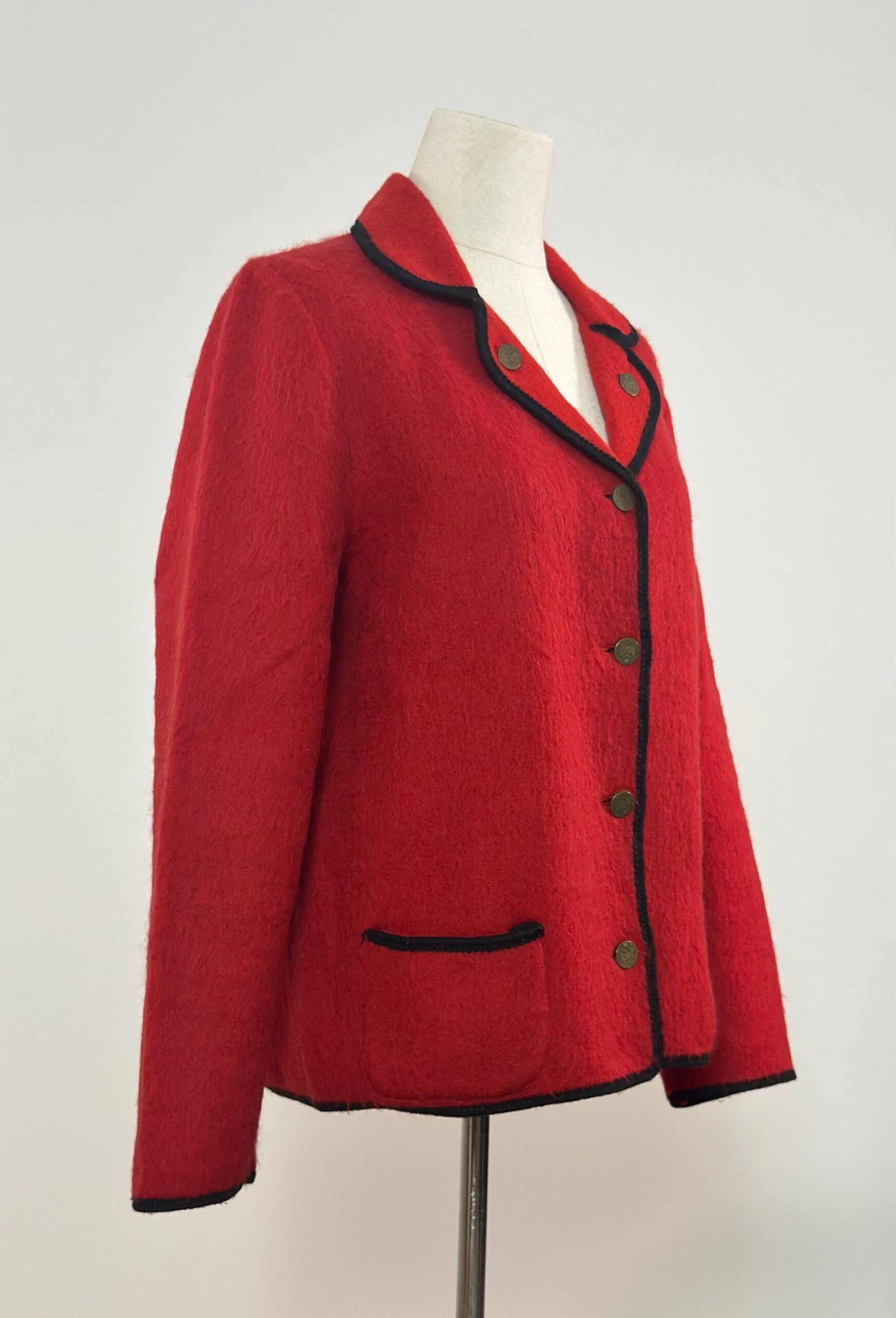 Chaqueta austriaca roja con ribetes negros - Imagen 3