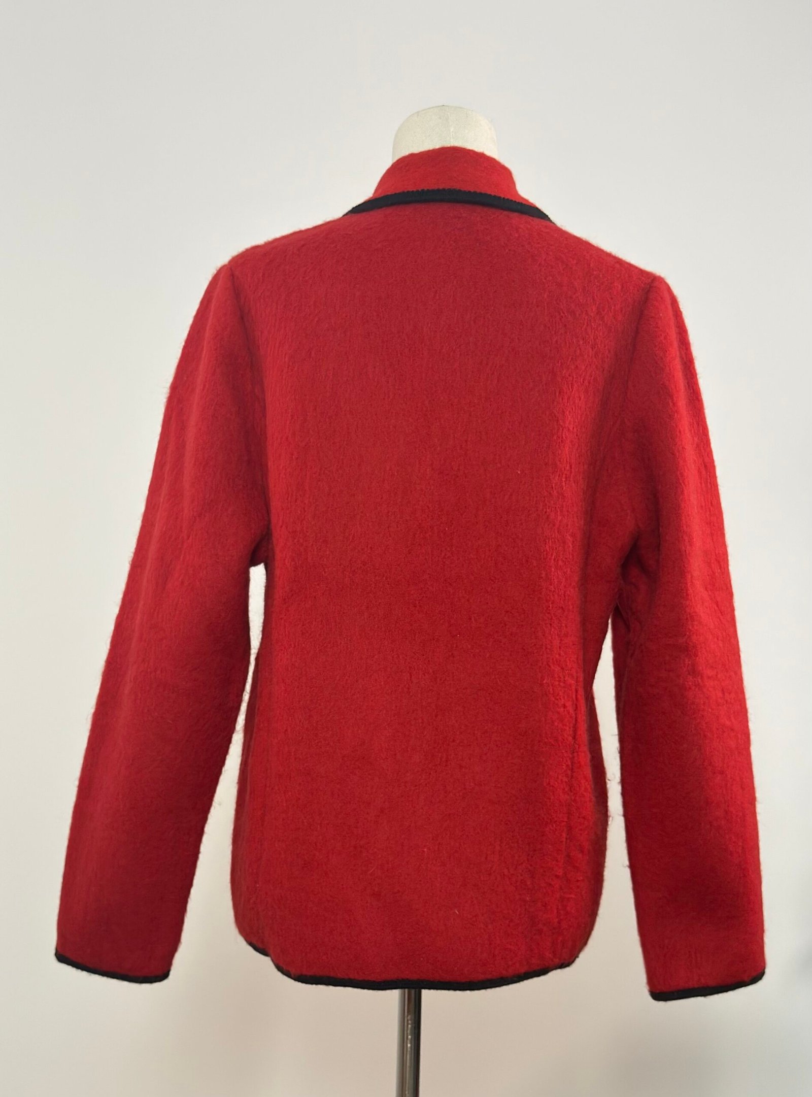 Chaqueta austriaca roja con ribetes negros - Imagen 5