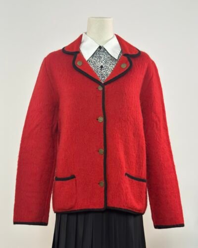 Chaqueta austriaca roja con ribetes negros