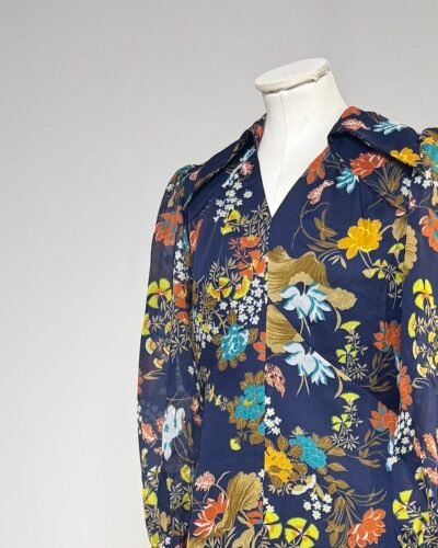 Maxi vestido años 70 azul con estampado floral