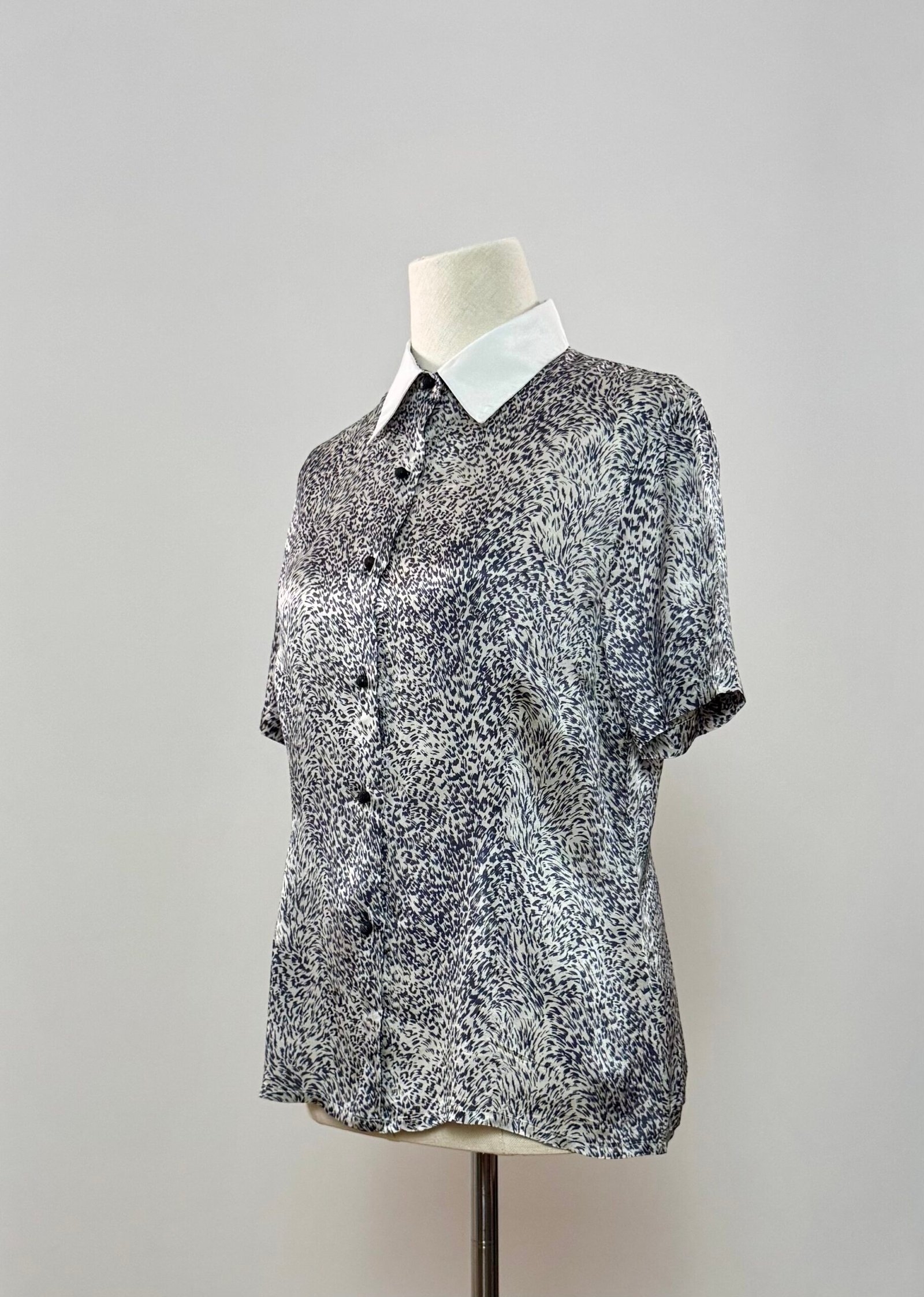 Blusa de manga corta animal print