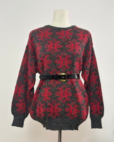 Jersey gris oscuro con estampado rojo