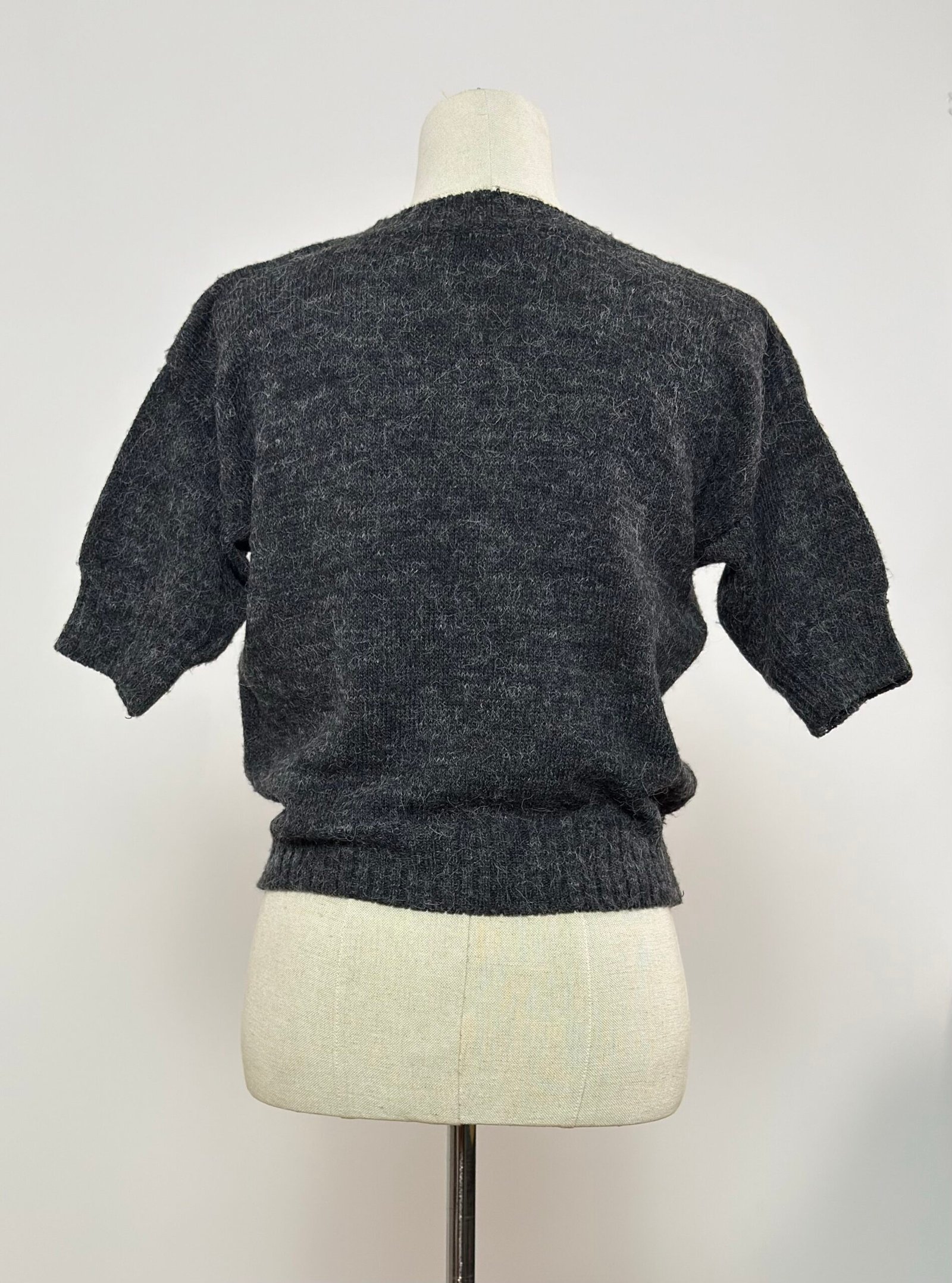 Suéter de manga corta gris oscuro - Imagen 6