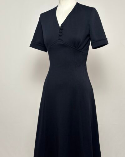 Vestido negro de manga corta