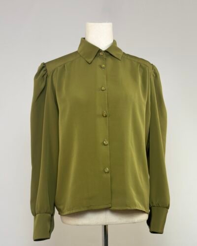 Blusa color caqui con manga abullonada