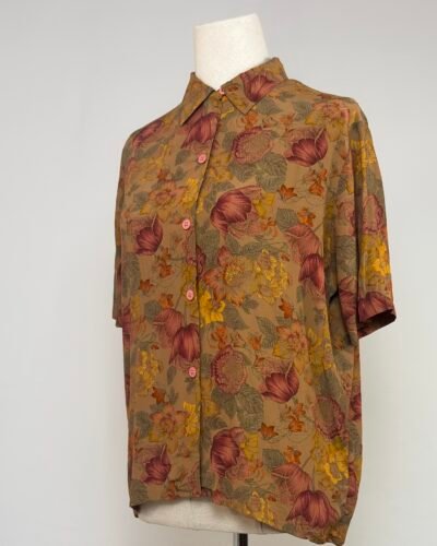 Blusa manga corta estampado otoñal