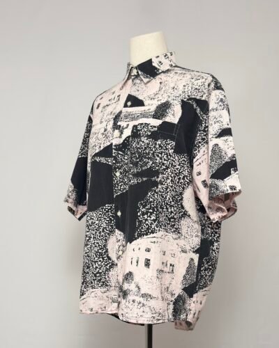 Camisa estampado tipo periódico