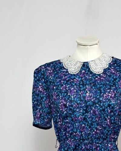 Vestido con cuello de ganchillo