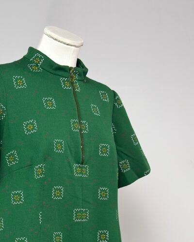 Vestido verde cuello mao