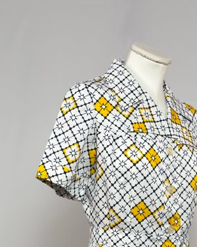 Vestido con estampado tipo azulejo