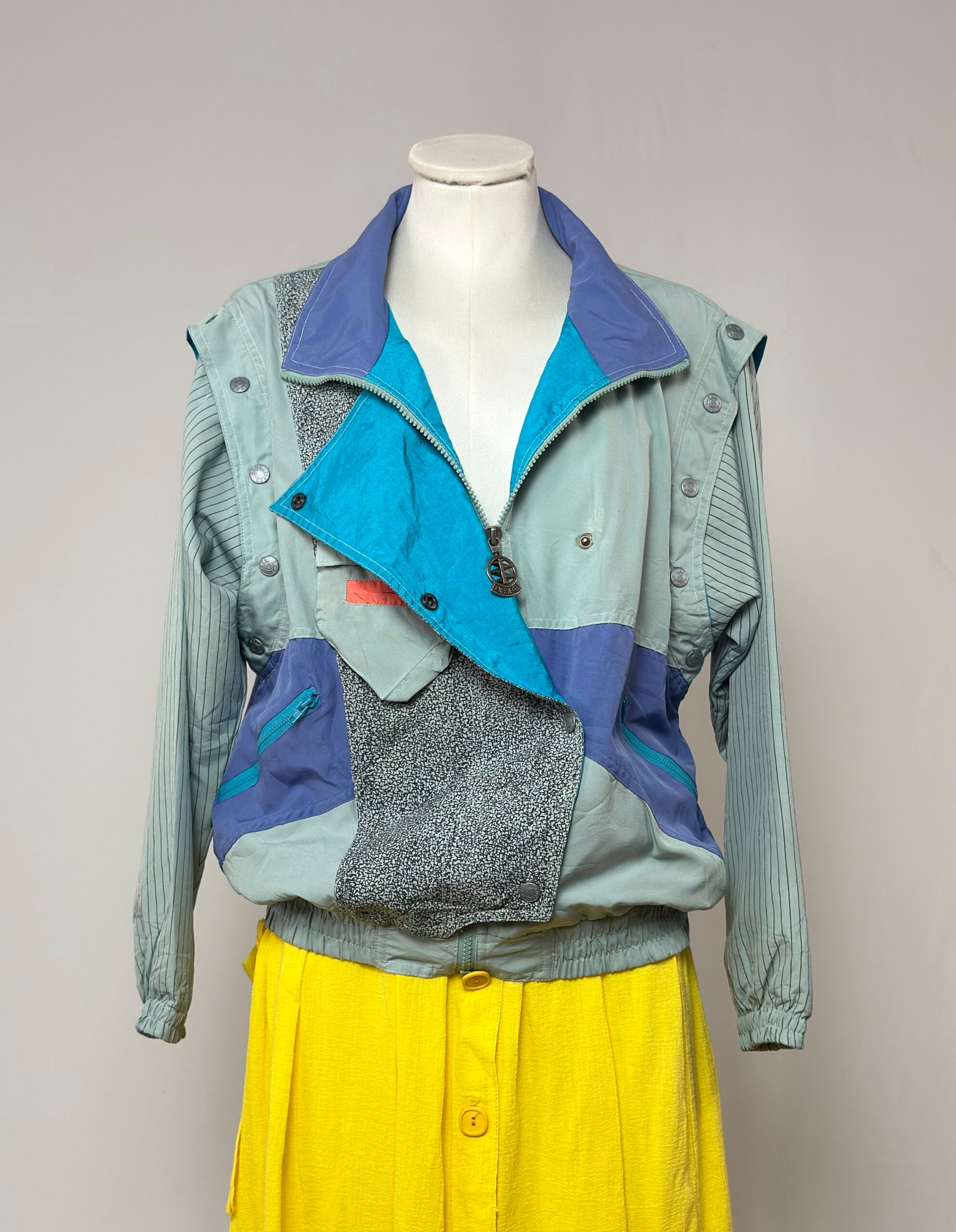 Chaqueta deportiva con mangas desmontables