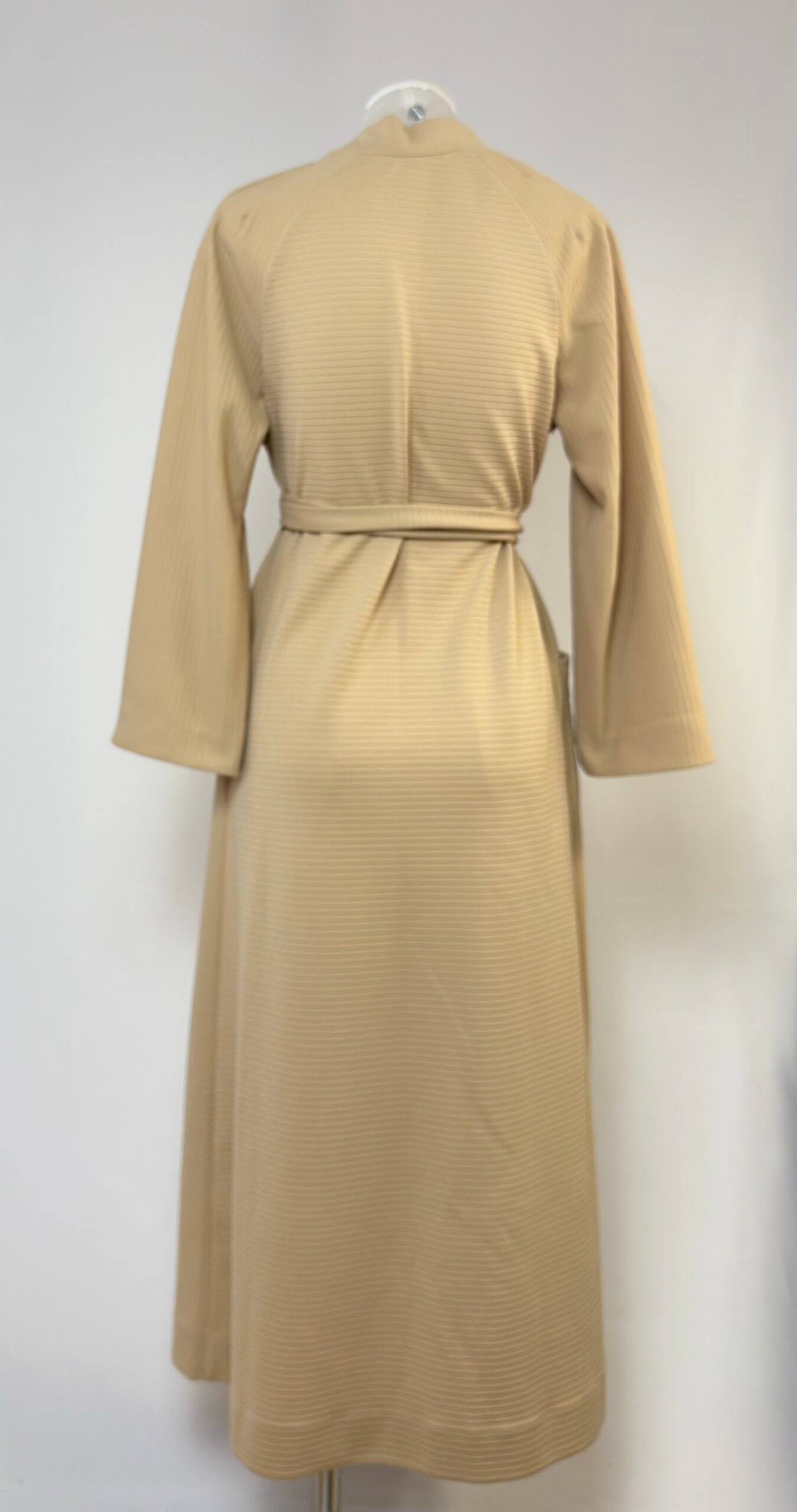 Bata beige con margaritas - Imagen 5