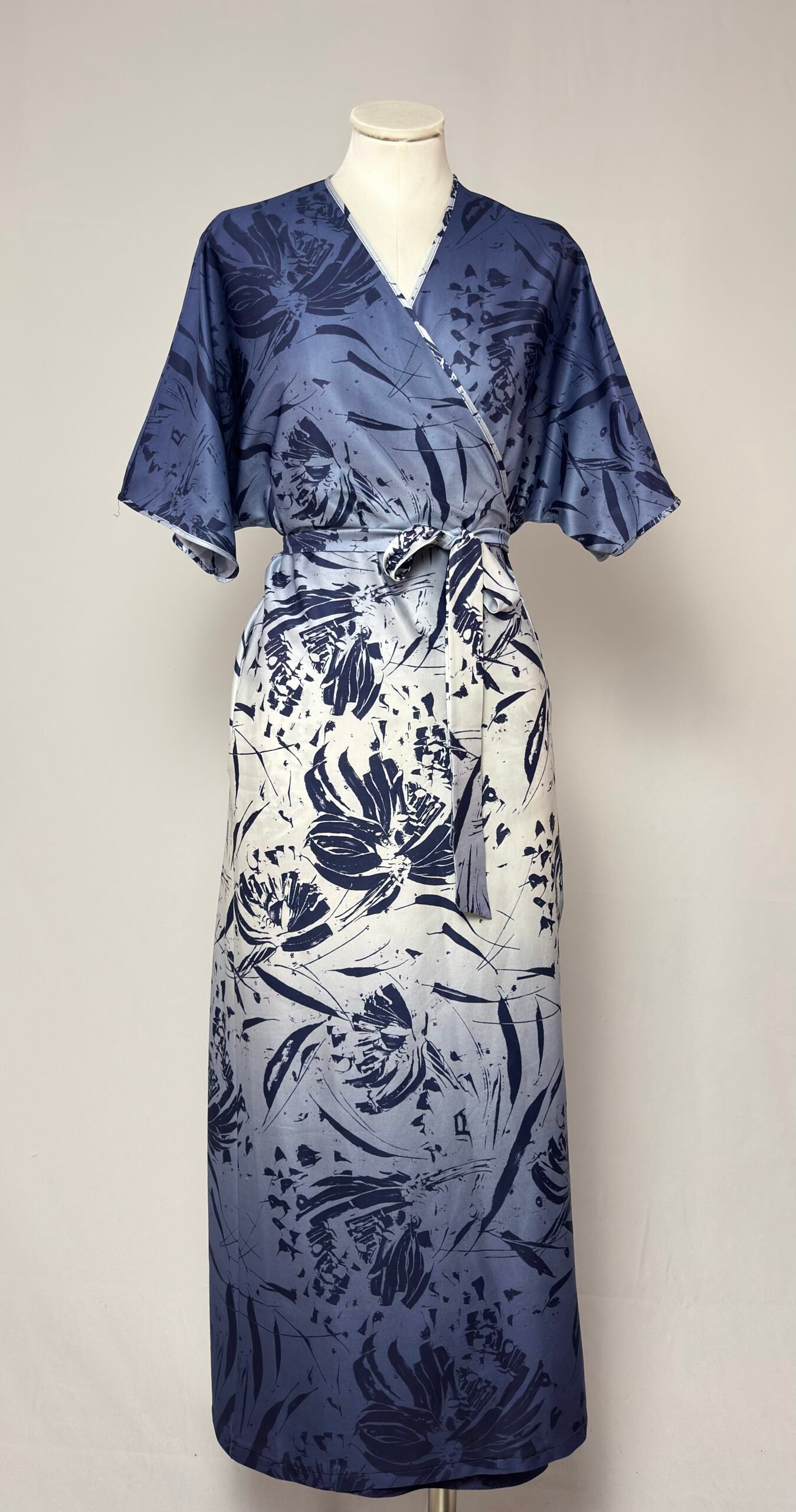 Kimono envolvente azul degradado - Imagen 2