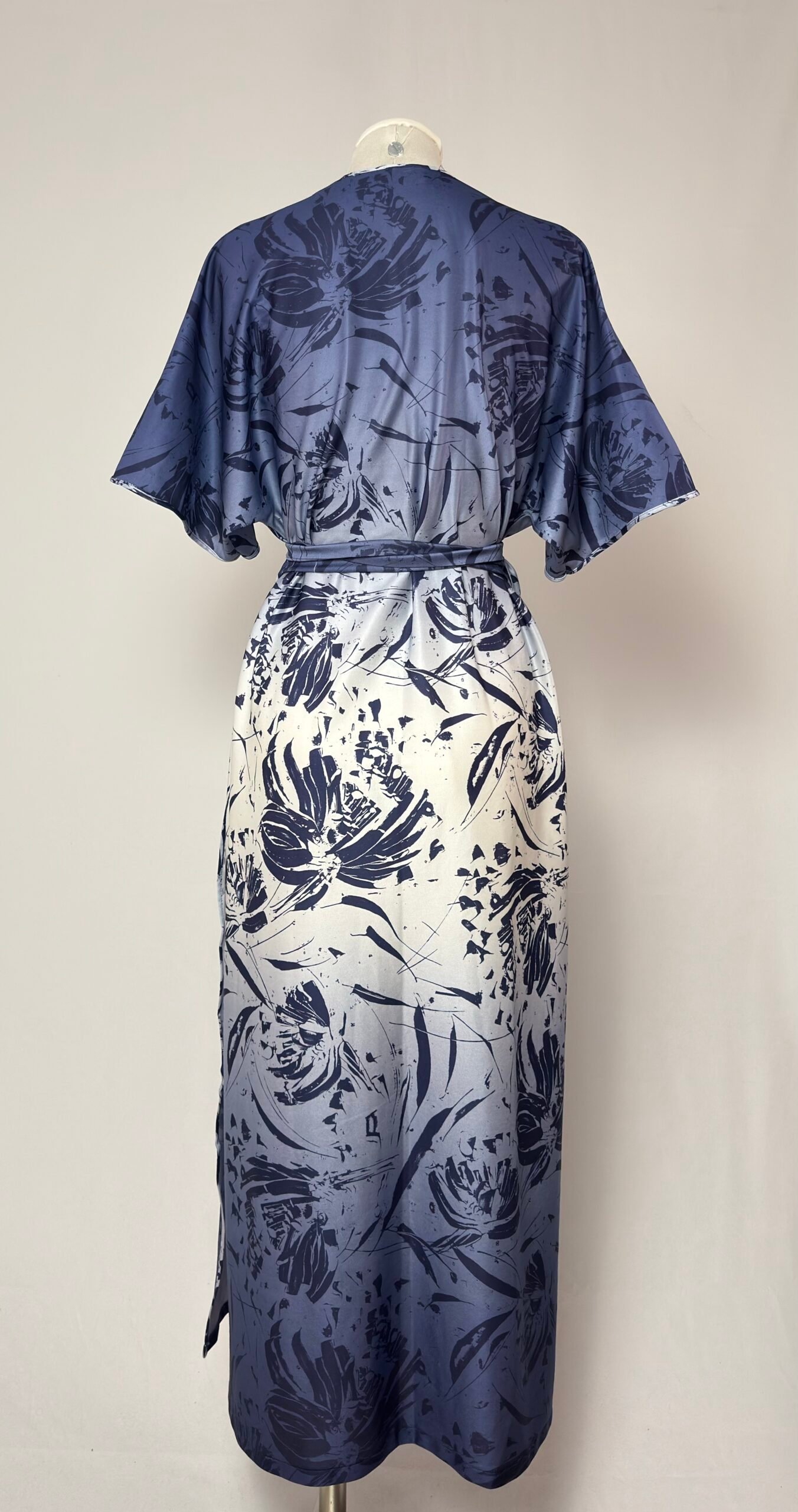 Kimono envolvente azul degradado - Imagen 5