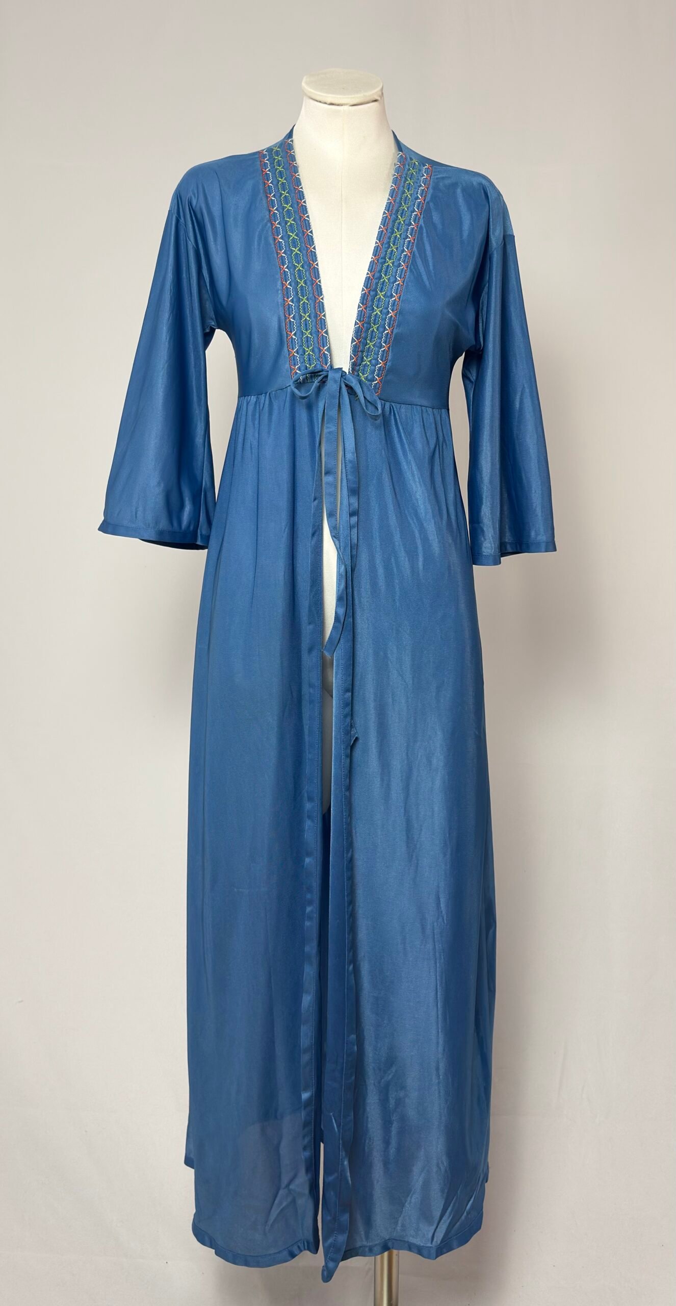 Batín azul abierto por delante - Imagen 4