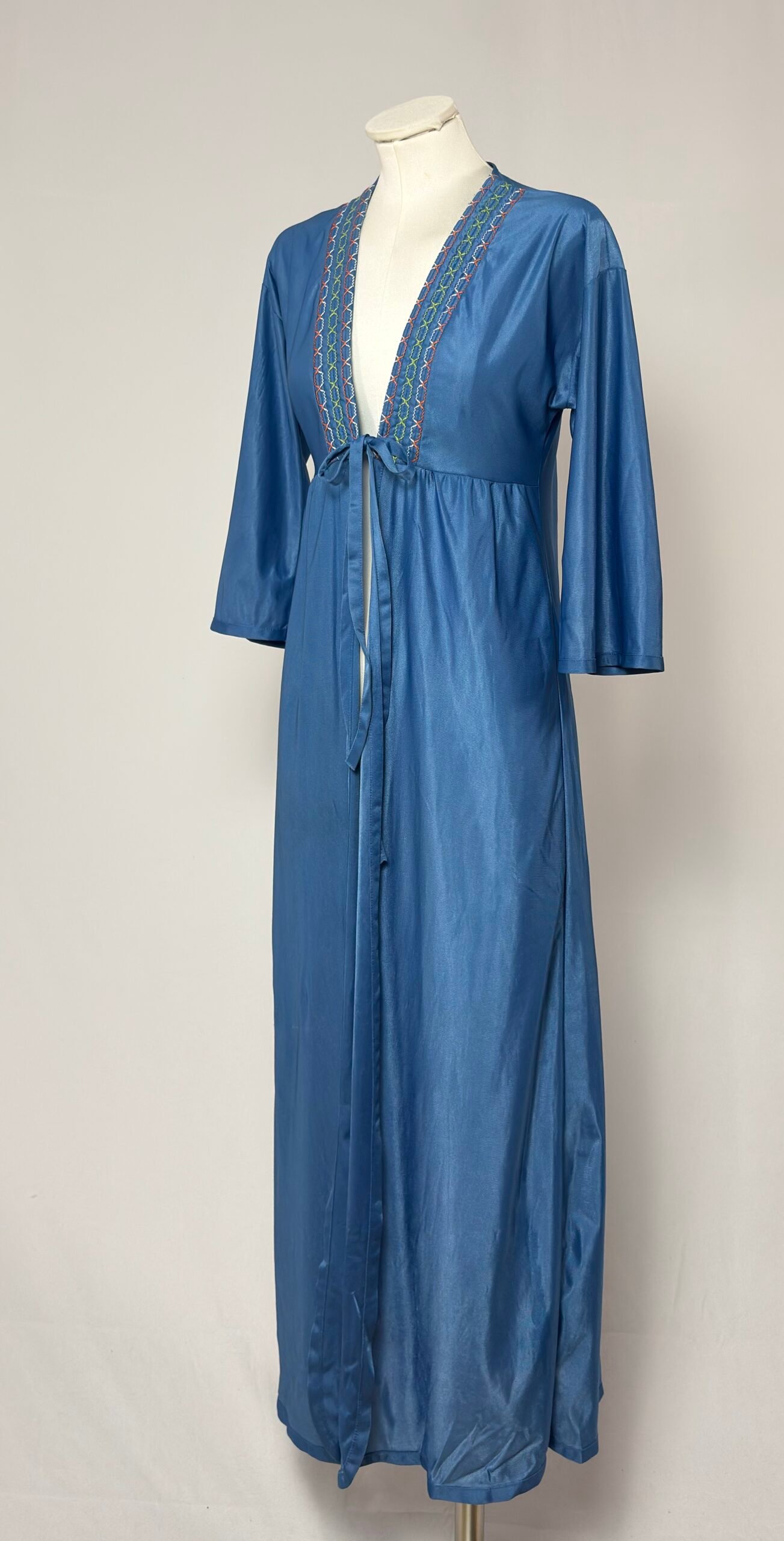 Batín azul abierto por delante - Imagen 5