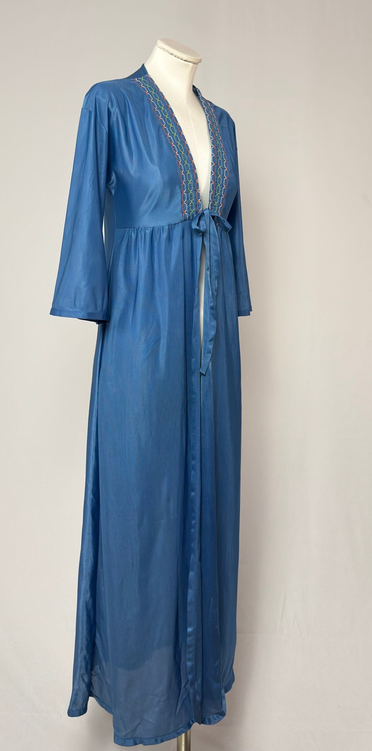 Batín azul abierto por delante - Imagen 2