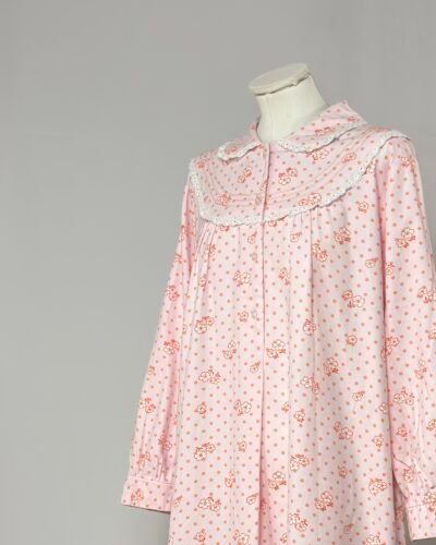 Bata de franela rosa chicle