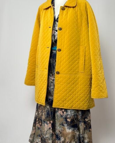 Abrigo acolchado amarillo mostaza