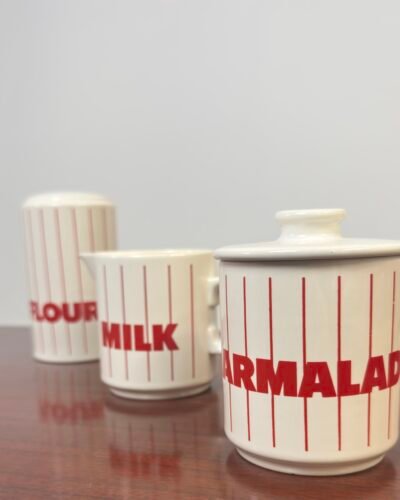 Cerámica Hornsea, blanca con letras rojas