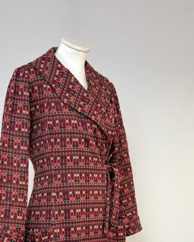 Bata cruzada burdeos