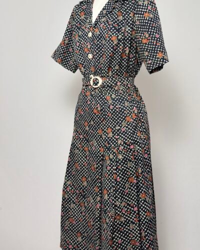 Vestido camisero azul con pequeñas flores