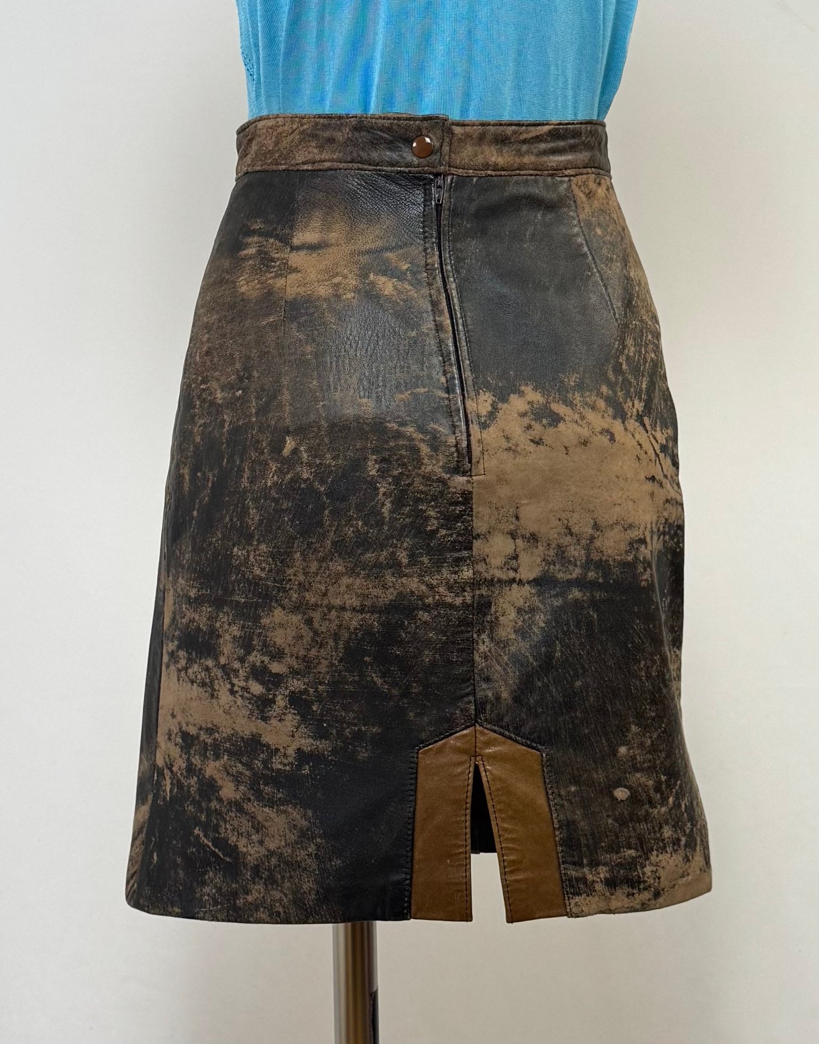 Falda lápiz piel marrón - Imagen 2