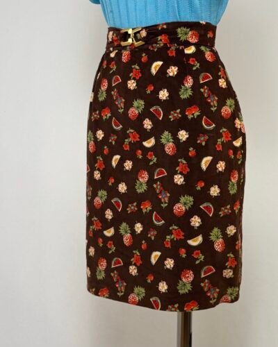 Falda micro pana marrón con estampado de frutas