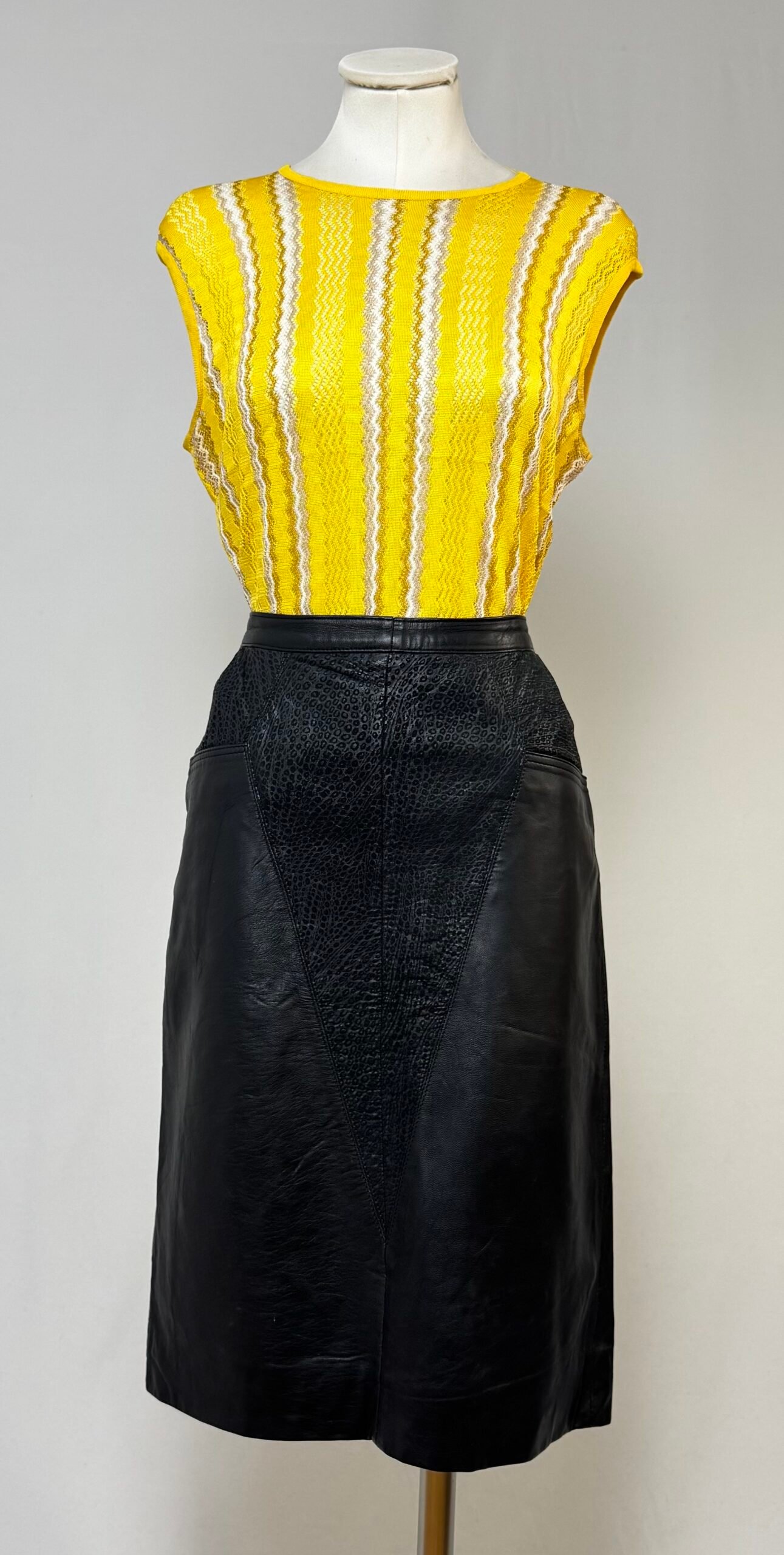 Falda lápiz piel negra años 80 - Imagen 2