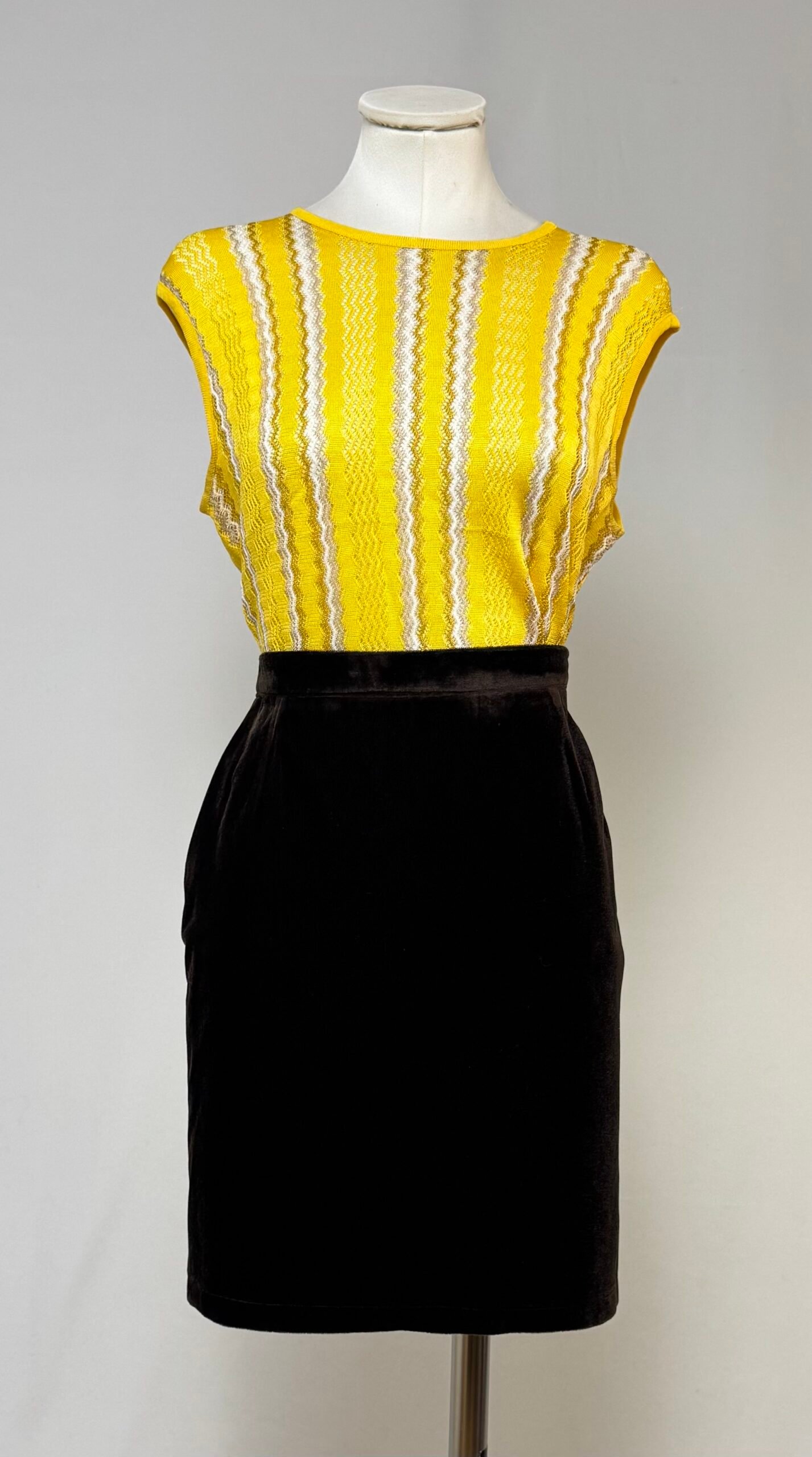 Falda lápiz terciopelo marrón - Imagen 2