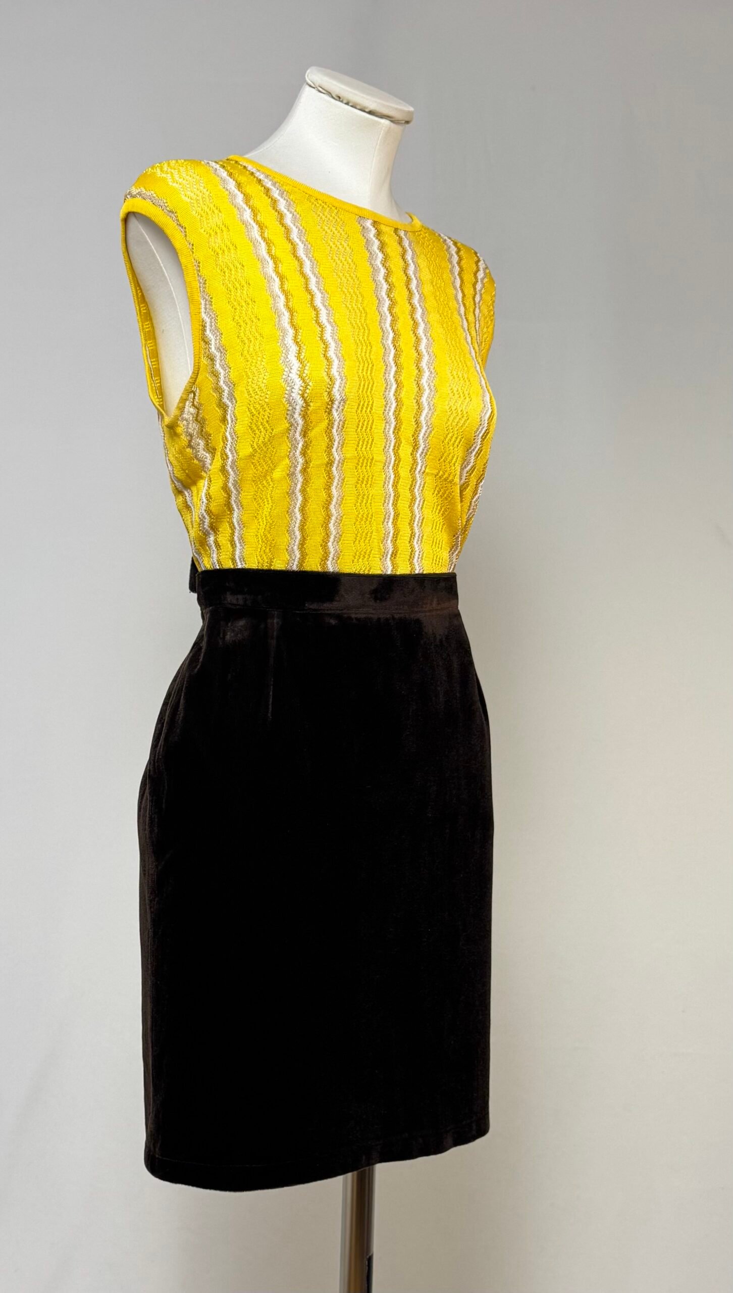 Falda lápiz terciopelo marrón - Imagen 4