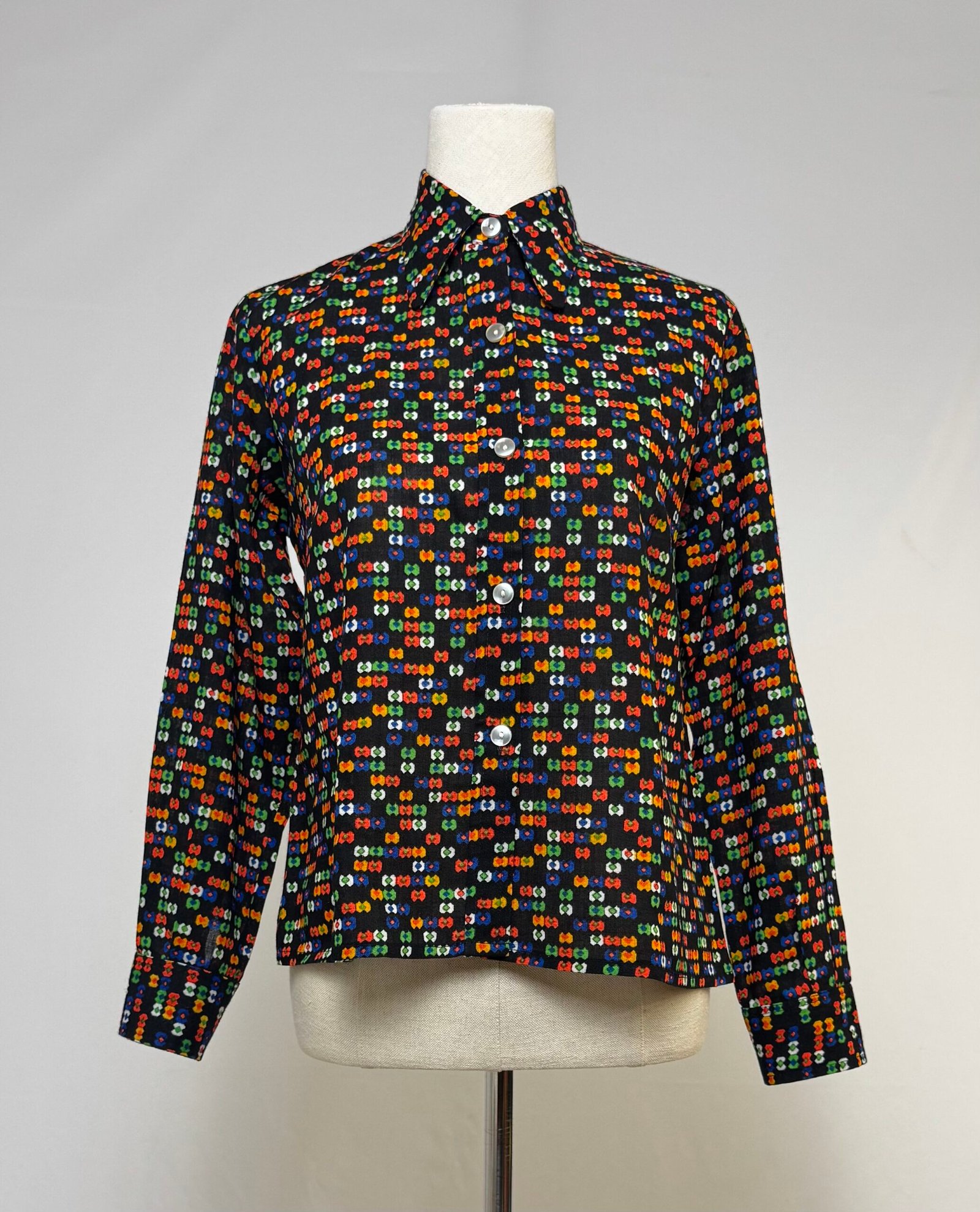 Blusa de manga larga negra con estampado multicolor - Imagen 2